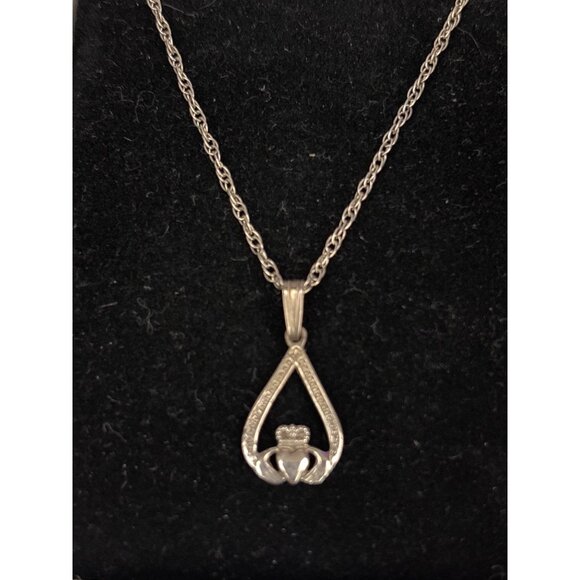 Sterling Silver 925 Claddagh Celtic Pendant Necklace With Teardrop Frame & Chain - Picture 1 of 10